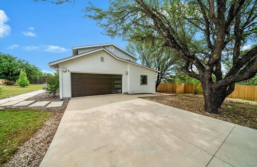 Travis Settlement House | Charming 4-bedroom house with scenic views in enchanting Spicewood!