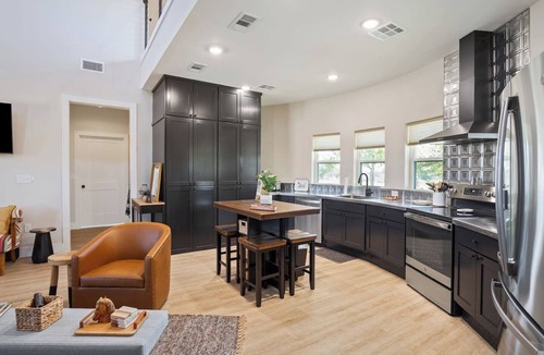 Temple House | Charming 4-bedroom Silo house with WiFi, AC.