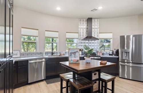 Temple House | Charming 4-bedroom Silo house with WiFi, AC.
