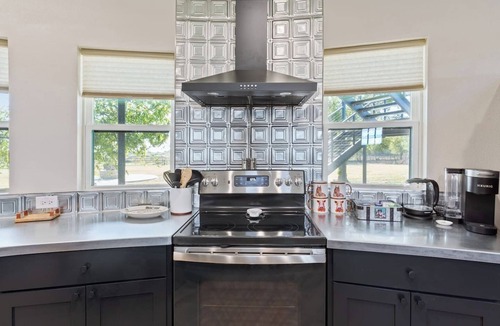 Temple House | Charming 4-bedroom Silo house with WiFi, AC.