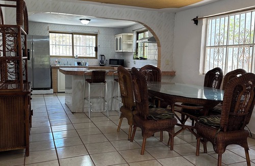 Area Militar de Vallarta House | Charming 6-bedroom house with AC in Las Juntas