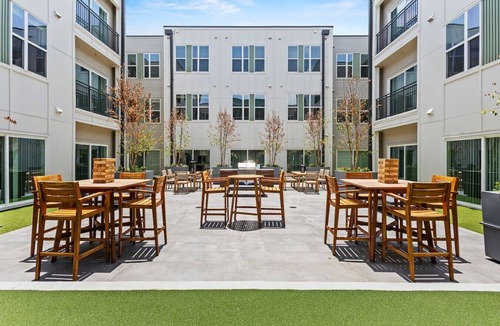 Oak Cliff Apartment | Charming Bishop Arts Suite | Gym + Yoga