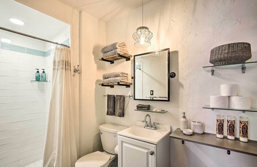 Riverside House | Charming bright 1920s bungalow 4 mi to the Alamo