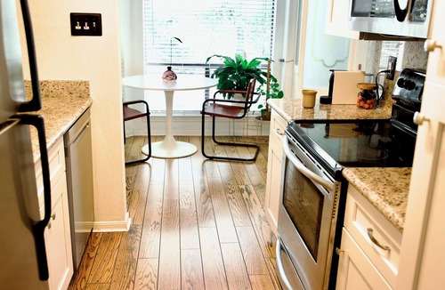 Wood Creek Condo | Charming Bright Airy Retreat Near All Attractions
