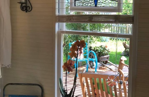 Round Rock Original Plat House | Charming bungalow near downtown Round Rock! High speed Wi-Fi!