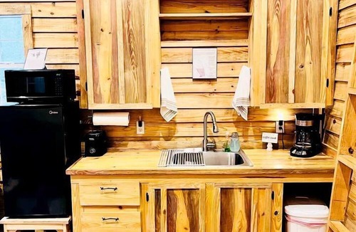Livingston Cabin | Charming Cabin for a Family Holiday next to Big Thicket National Preserve, Texas