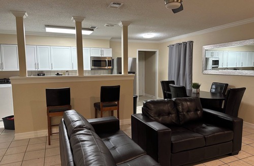 Midland House | Charming Cedar 3-bedroom house with AC in Midland