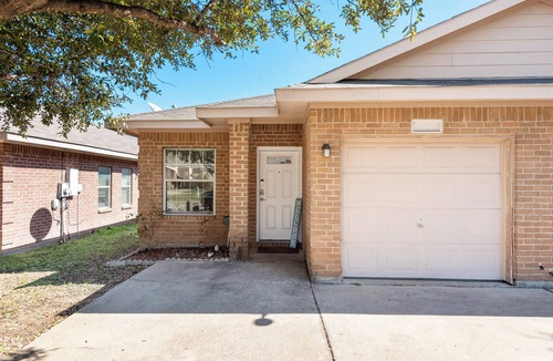 South Arlington House | Charming Cozy 3-bedroom 2-bath house near the AT&T Stadium in Arlington
