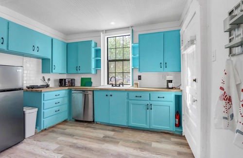 Buda House | Charming Downtown Buda Cottage | Walk to Dining, Shops & Nightlife
