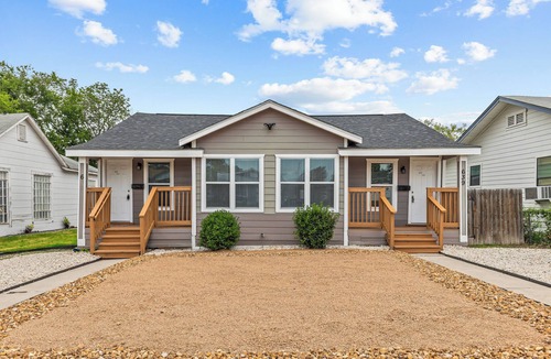 Highland Park House | Charming Duplex Near Downtown & Riverwalk 101