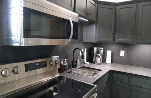 Florence House | Charming Farmhouse studio ! Packed with modern amenities with all the charm!