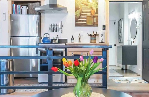 Bozeman House | Charming Garage Studio 10 min. from the airport Centrally Located Pet-friendly!