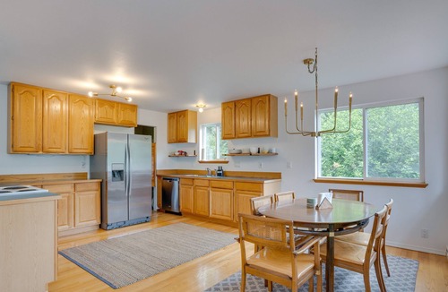 Grapeview Cottage | Charming Grapeview Cottage w/ Deck + Cove Access!