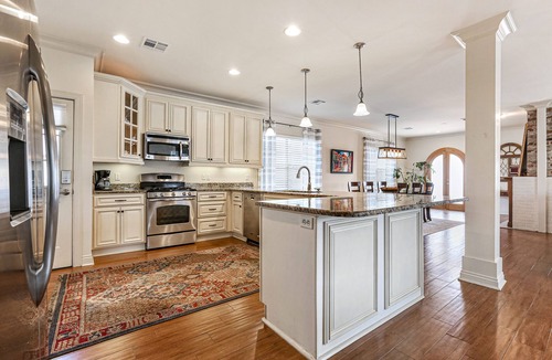 Arabi House | Charming Historic Home Near French Quarter - Cozy & Convenient!