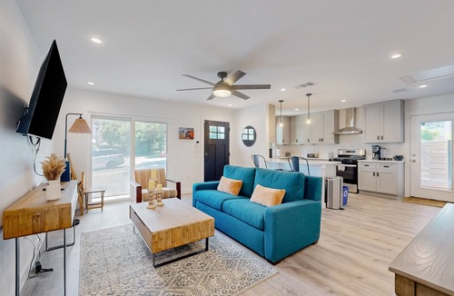 North University House | Charming house with Internet in Central Austin near local attractions