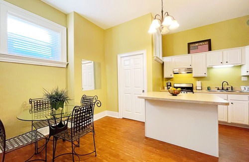 Paris Apartment | Charming & Inviting Apartment in Historic Downtown Paris, Ky.