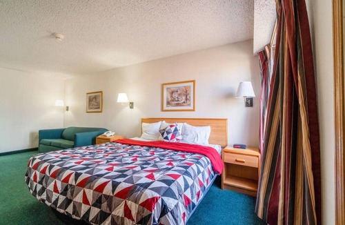 Texhoma Hotel | Charming King Room w/Jetted Tub – Designed for Ultimate Relaxation