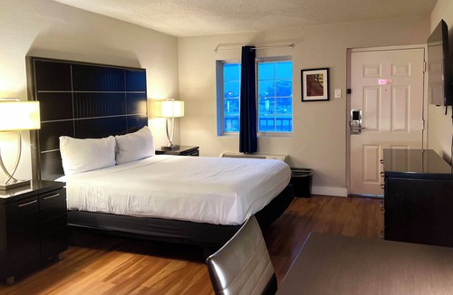 Lafayette Hotel | Charming King Studio Suite in Lafayette with High-Speed WiFi & More!