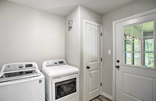 Yantis Cottage | Charming Lake Fork Cottage w/Screened-In Porch!
