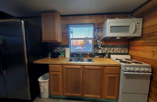 Cisco Cabin | Charming Lakefront Cabin with Sandy Beach Access & Fire Pit Near Lake Cisco, TX