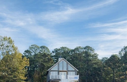 Homer House | Charming Lakefront Retreat – Cozy, Quiet, and Perfect for relaxation.