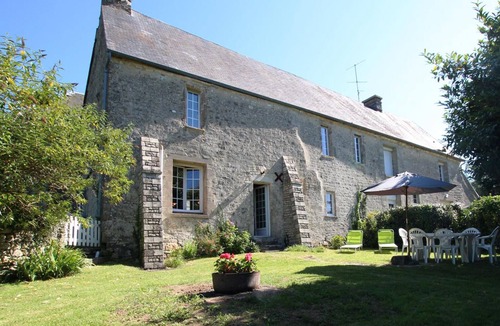 Orglandes Cottage | Charming manor in Cotentin with enclosed garden