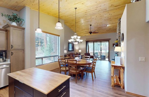 Torreon House | Charming mtn-view townhouse w/fireplace, patio, grill, streaming, washer/dryer
