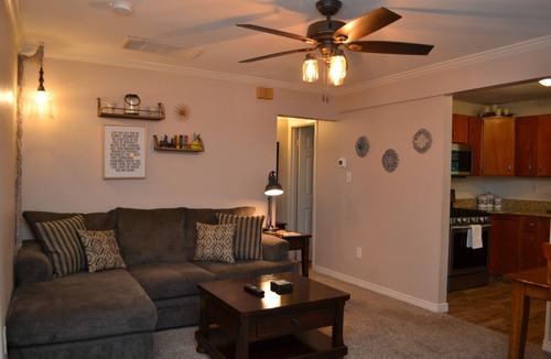 Broadmoor House | Charming, Peaceful and Newly Renovated 2 Bedroom Cottage!