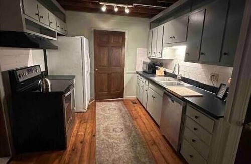 Goodsprings House | Charming River Cabin Retreat, Sleeps 14, near fishing and hunting + boat parking