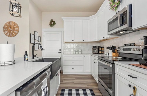 Gruene House | Charming River Townhome A in Gruene