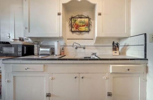 Sam Hughes House | Charming/Sam Hughes/Outdoor Dining/1 BR 1 BA