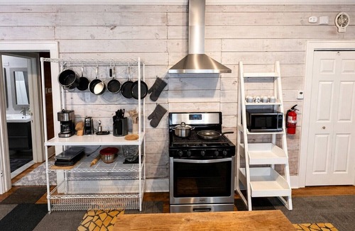 Alta Vista House | Charming screened porch hang-out, quiet locale 10-min to downtown. Pet Friendly!