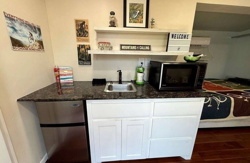 Medicine Park Cabin | Charming Tiny House with Upper Deck near Fort Sill in Medicine Park, OK