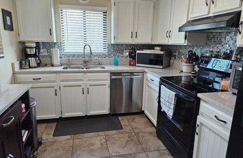 Colonia De Los Alamos House | Charming townhome with AC in Green Valley. Utilities and wireless WI-FI incl.