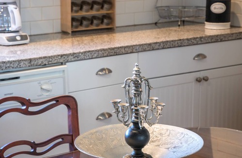 Durango House | Charming Victorian Farmhouse, Privacy, Wi-FI , 5 min to Durango