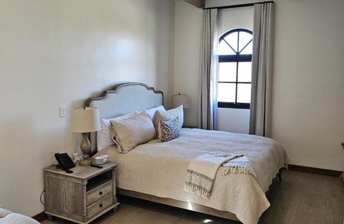 Valle de Guadalupe Hotel | Chateau Del Valle