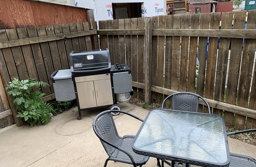 Lower Arapahoe Condo | Cheerful 2 Bdrm/1.5 Bath Pearl St. Condo