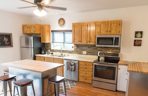 Newberg House | Chehalem Mountain Hideaway