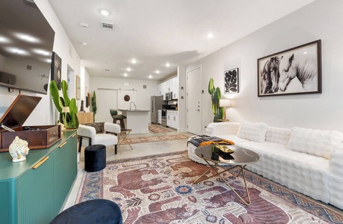 Austin Apartment | Chic 1BR Getaway with Pool + Private Patio