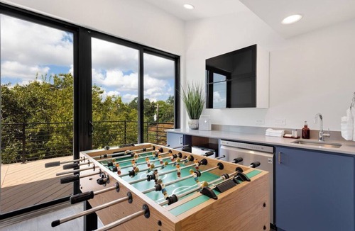 Swede Hill House | Chic & Boutique - Austin Estate | Hot Tub + Game Room *Sleeps 12*