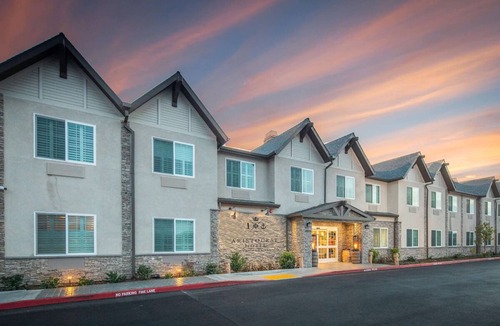Half Moon Bay House | Chic Coastal Haven near Pillar Point Harbor - Scenic Serenity, Free Breakfast!