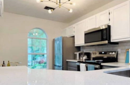 Morrow Apartment | Chic & Cozy - 2Bd Modern Getaway