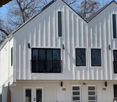 Blackshear-Prospect Hill House | Chic, Cozy & Comfort Modern Room