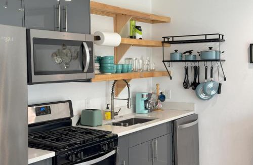 Blackshear-Prospect Hill House | Chic, Cozy & Comfort Modern Room