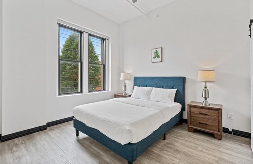 South Side Flats Apartment | Chic Modern 2BR Apartment in Carson by Stay Gia