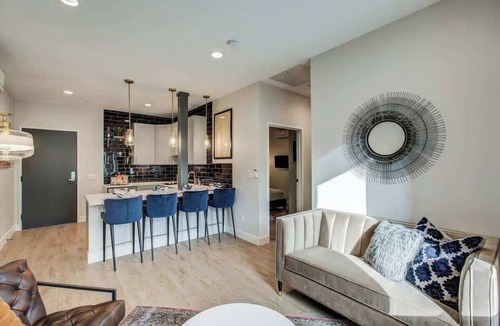 Berkeley Apartment | Chic Tennyson St Retreat | Walk to Shops & Cafes