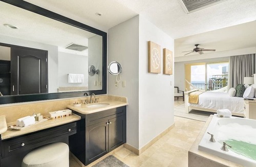 Puerto Juarez Resort | Christmas in Cancun! Luxury Ocean View 2BR - Dec 19–26 Sleeps 8