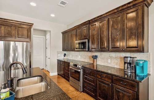 Kingsland House | Christopher II | Concieirge Services