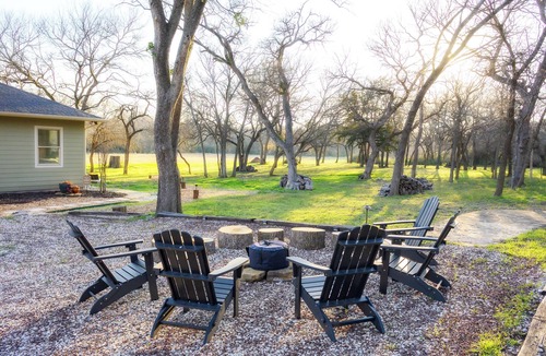 Era House | Cinema/Games. Firepit. Cozy yet Spacious. Near Venues and Attractions.
