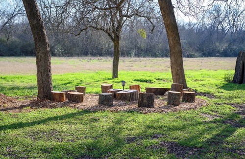 Era House | Cinema/Games. Firepit. Cozy yet Spacious. Near Venues and Attractions.